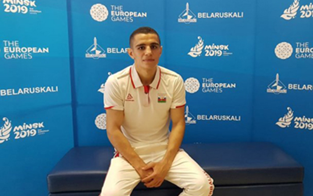 bir-bokscumuz-qalib-geldi-ikisi-mubarizeni-dayandirdi