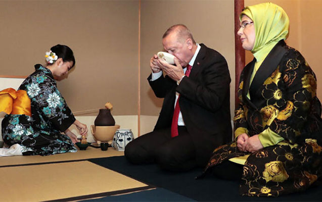 erdoganla-xanimi-yaponiyada-cay-merasiminde