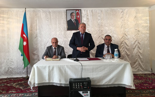 ehmed-muxtarov-kurdcu-kend-sakinleri-ile-gorusub