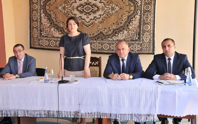 irade-gulmemmedova-guzdekde-seyyar-qebul-kecirdi