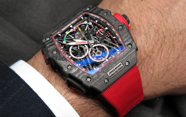 azerbaycanlidan-ogurlanan-saatla-bagli