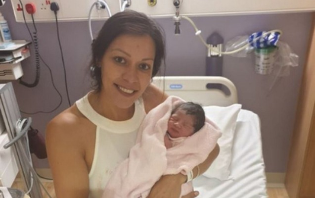 32-yasli-qadin-meshur-mugenninin-konsertinde-dogdu