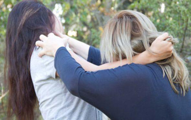 bakida-gelinle-baldiz-dalasdi