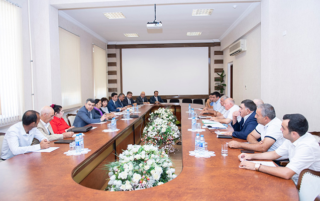 inam-kerimov-fermerlerle-gorusdu