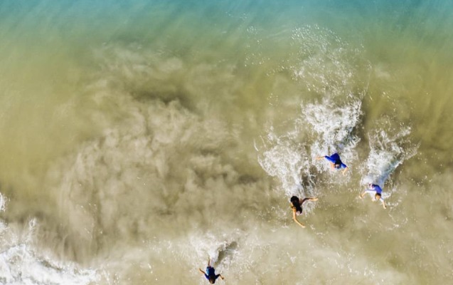 cimerlikde-usaqlarinin-seklini-ceken-ata-onlarin-heyatini-xilas-etdi