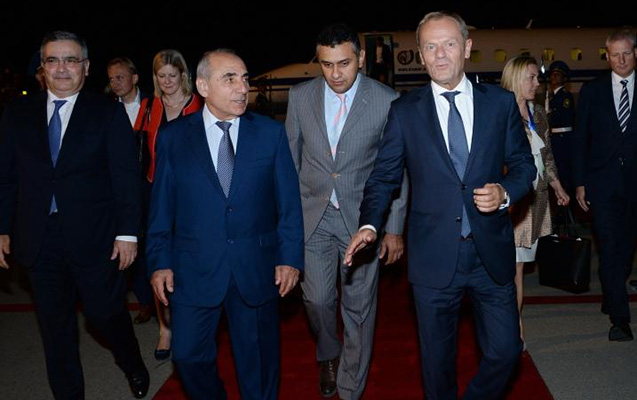 donald-tusk-azerbaycana-geldi
