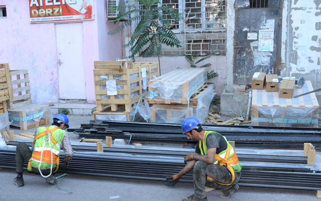 bakida-yeni-liftlerin-qurasdirilmasina-baslandi