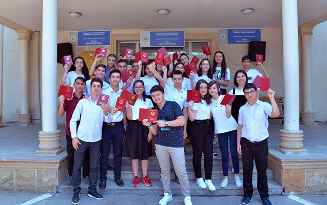 mezunlar-qizil-ve-gumus-medala-layiq-gorulub