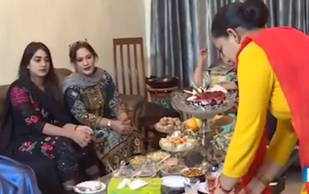 azerbaycanli-gelin-hind-ailesinde