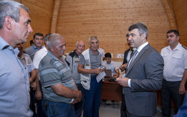 nazir-gedebeyde-vetendaslari-qebul-edib