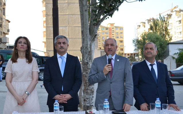 eziz-ezizov-yeni-yasamal-sakinleri-ile-gorus-kecirdi