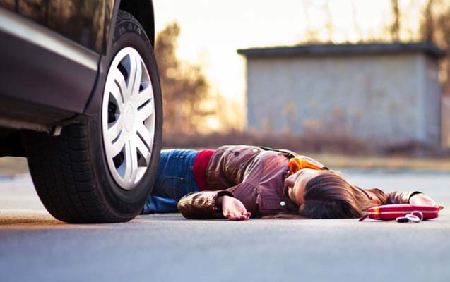 qadini-masin-vurdu-xestexanada-oldu