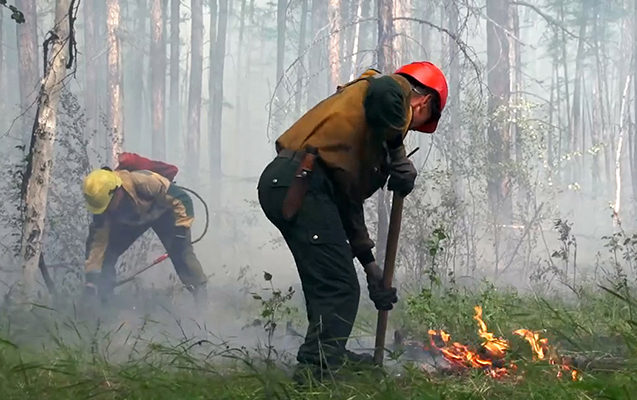 sibirde-yanan-meseler-yuz-ile-berpa-oluna-biler