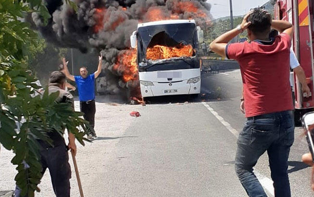 turkiyede-avtobus-yandi