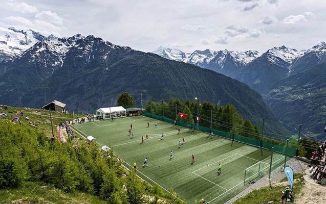 dunyanin-en-qeyri-adi-stadionlari