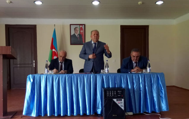 ehmed-muxtarov-sakinlerle-gorusub
