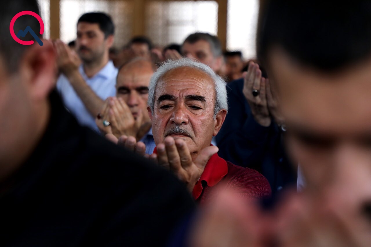 azerbaycan-mescidlerinde-bayram-namazi-qilindi
