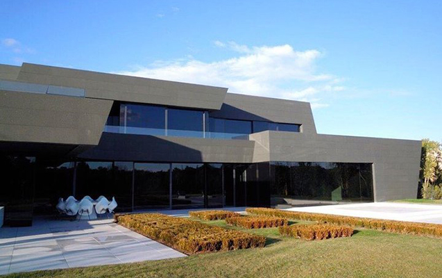 eden-azar-ozune-11-milyonluq-malikane-aldi