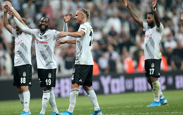 “Beşiktaş” Türkiyə kubokunun finalına yüksəldi