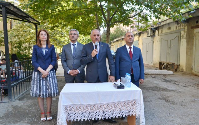 eziz-ezizov-yeni-yasamalda-sakinlerle-gorusdu