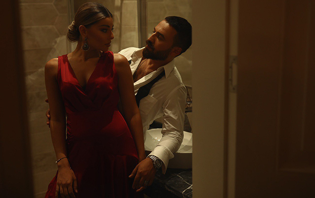 Dostunun sevgi həyatını ekranlaşdırdı...