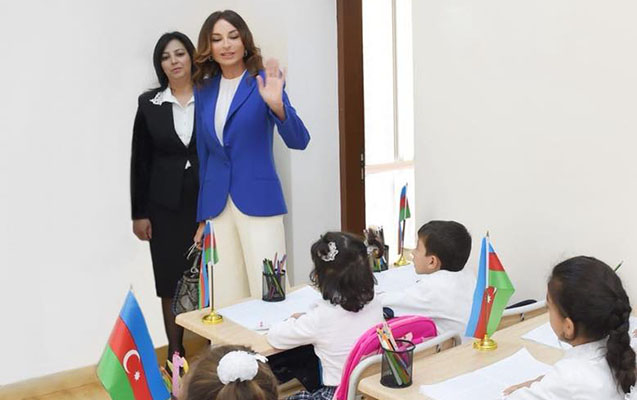 mehriban-eliyevadan-muellimlere-tebrik