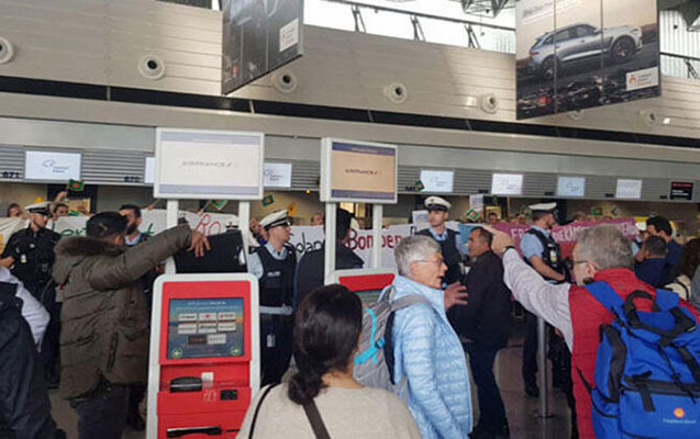 frankfurtda-turk-sernisinlere-hucum-olundu