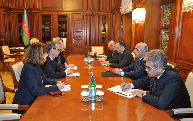 eli-esedov-onlarla-gorusdu