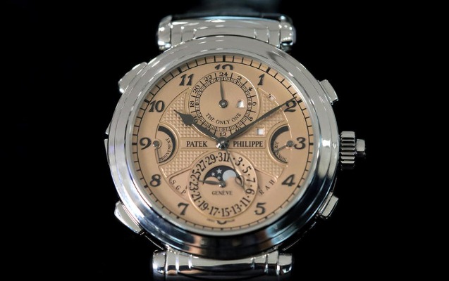 Dünyanın ən bahalı saatı hərracda satıldı