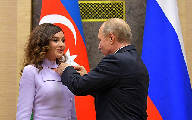 putin-mehriban-eliyevaya-dostluq-ordenini-teqdim-etdi