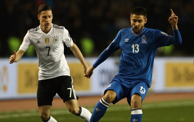 oz-ozume-deyirem-ki-sen-noyere-qol-vurmus-adamsan