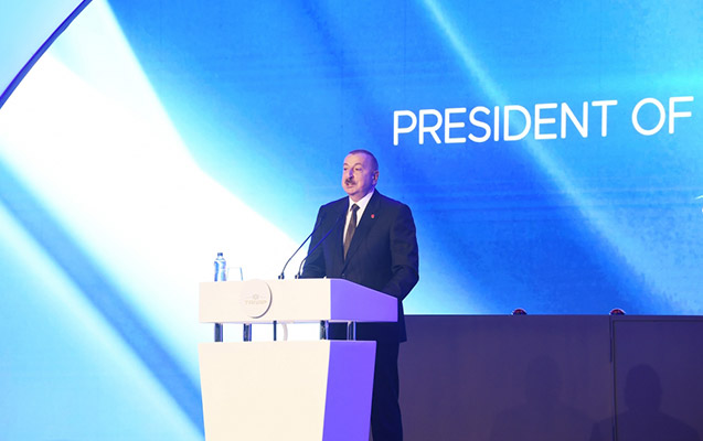 baki-tbilisi-ceyhanin-temelini-heyder-eliyev-oz-elleri-ile-qoyub