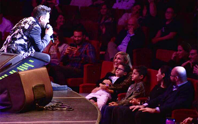 mahnilarini-eks-xaniminin-gozlerine-baxaraq-oxudu