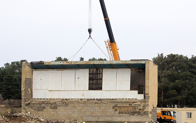 mehdi-huseynzade-bele-sokulur