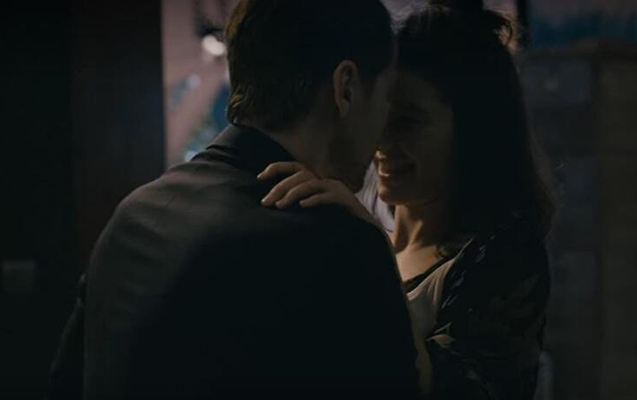 arvadinin-sevisme-sehnesine-terif-yagdirdi