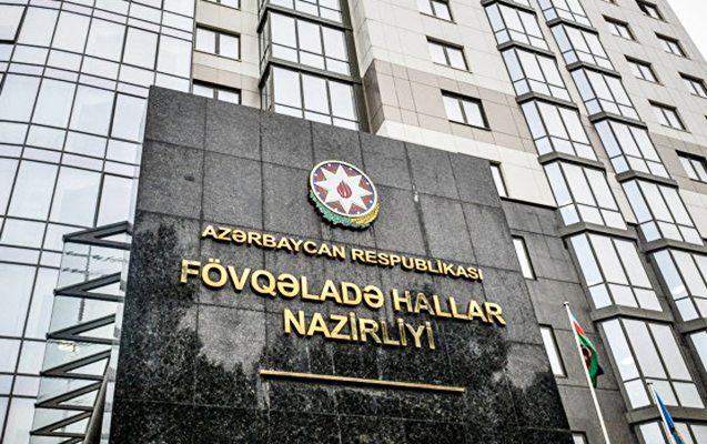 Азербайджан направит в Турцию спасателей