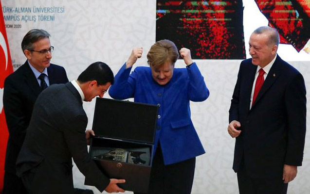 Ərdoğanın hədiyyəsi Merkeli sevindirdi