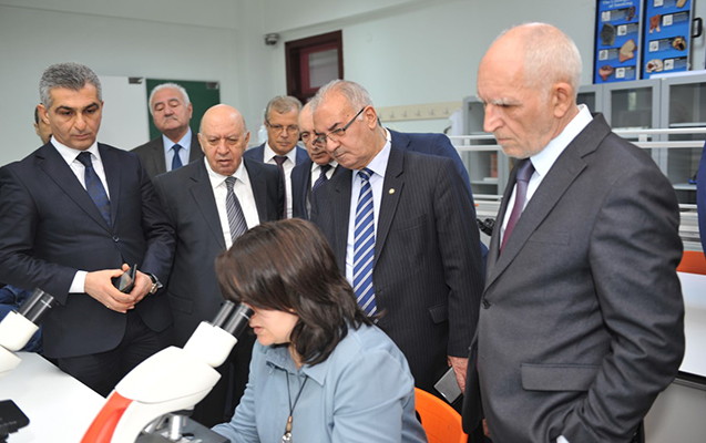 ictimai-suranin-uzvleri-bmu-da-imtahanlarin-gedisini-izleyibler