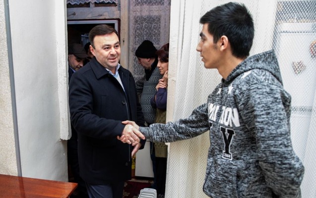 elnur-allahverdiyev-aprel-doyuslerinin-istirakcisinin-evinde
