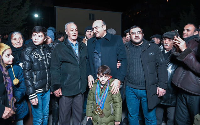 iqbal-agazade-bu-defe-tuside-izdiham-yaratdi