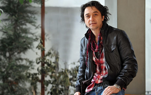 serxos-halda-masin-suren-aktyor-hebs-olundu