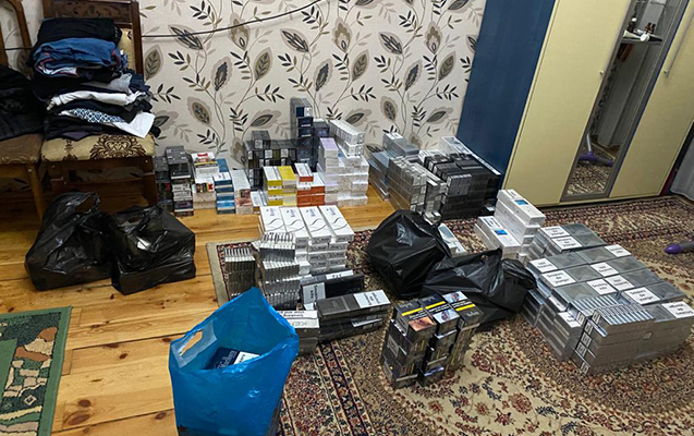 gomrukden-qacaq-siqaret-kecirmek-istediler