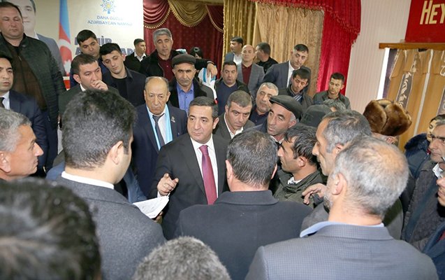 hakim-partiyanin-lacindan-olan-namizedi-feal-seckiqabagi-kampaniya-ile-diqqet-cekdi