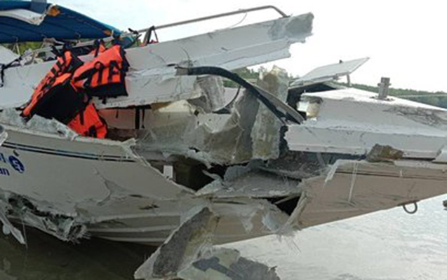 tailandda-rus-turistleri-dasiyan-qayiqlar-toqqusdu