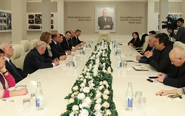 mektebli-formalari-ile-bagli-muzakireler-kecirildi