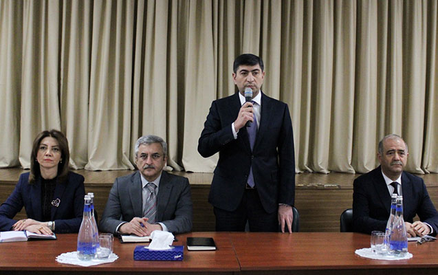 elsad-hesenov-novbeti-seyyar-qebul-gorus-kecirib