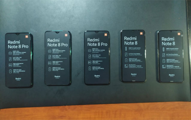 mobil-telefonlari-gizlederek-kecmek-istedi