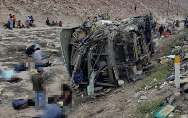 Peruda avtoqəza - 11 ölü, 40 yaralı + Video