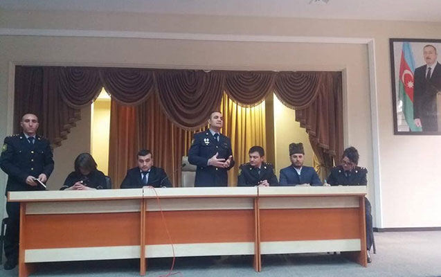 gedebeyin-polis-reisi-mekteblilerle-gorusdu