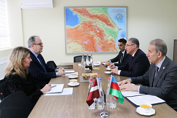 latviyanin-azerbaycandaki-sefiri-ile-gorus